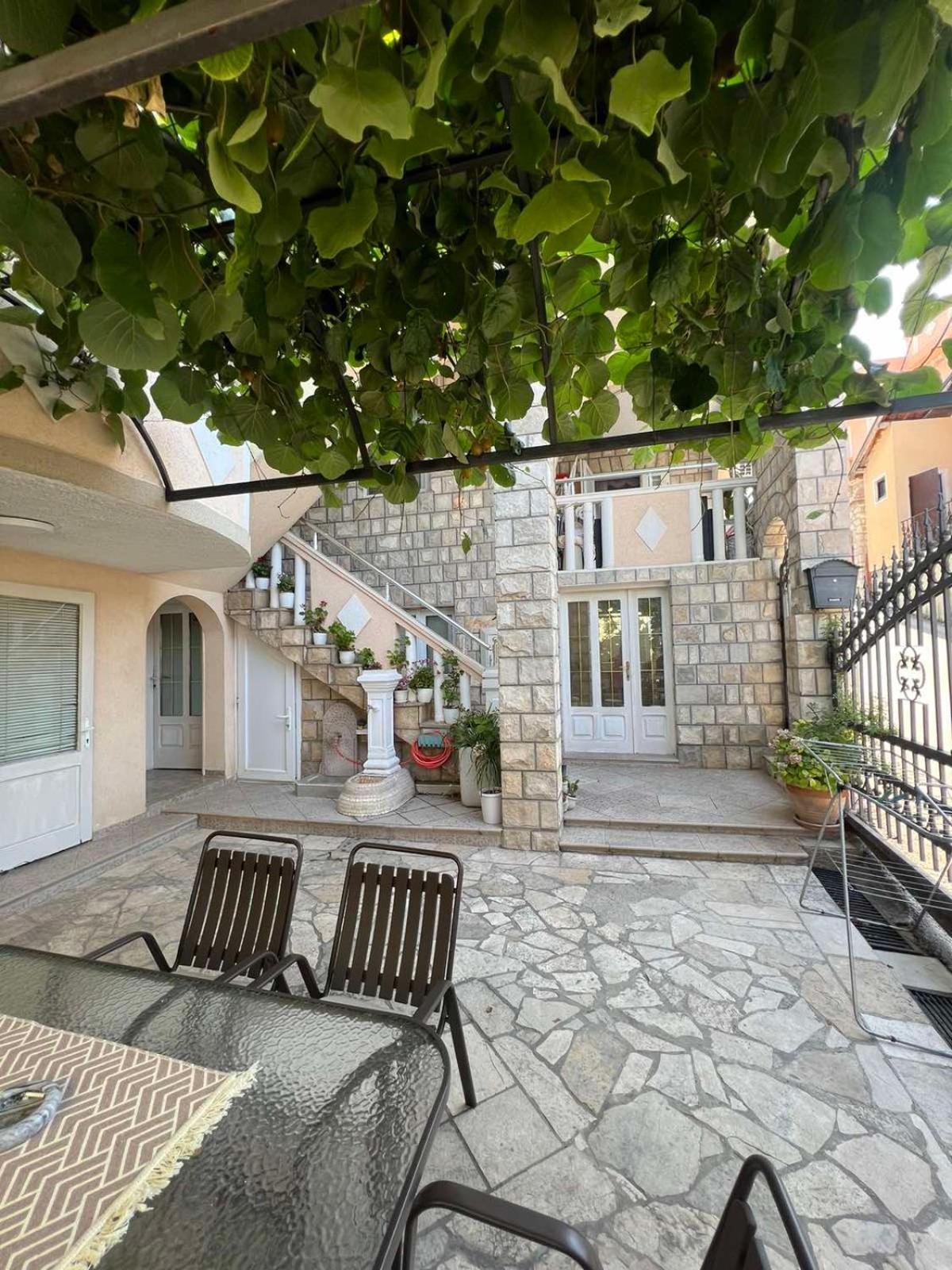 Apartments Moracanin Sutomore Buitenkant foto